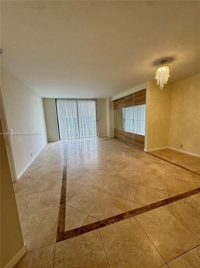 Foto del edificio - 3300 NE 191st St