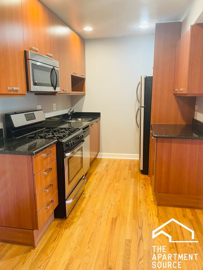 Foto del edificio - 6954 N Greenview Ave
