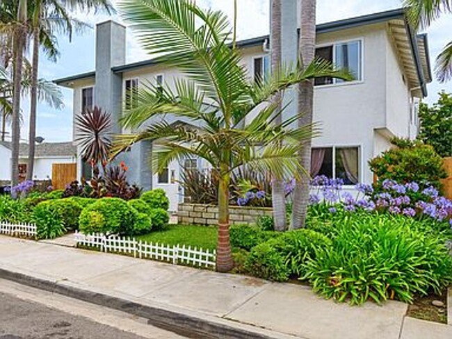 Building Photo - Imperial Beach Gem: 2 Bed, 2 Bath with Ope...