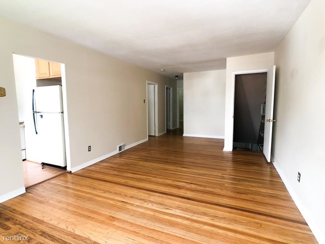 Building Photo - 3 br, 1 bath Apartment - 249 Hoffman Rd
