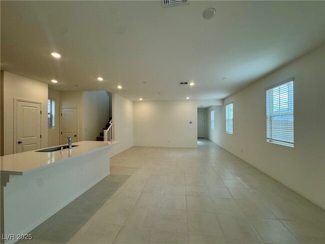 Foto del edificio - 639 La Vis Acrs Ln