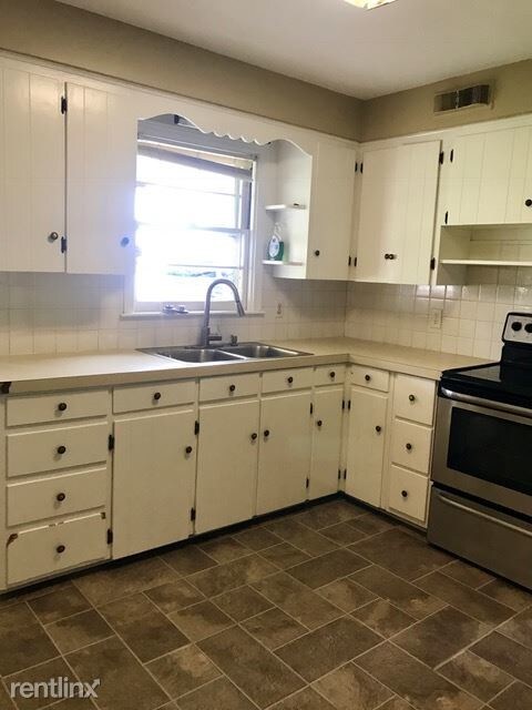 Foto del edificio - 3 br, 1 bath  - 523 Townview Cir E