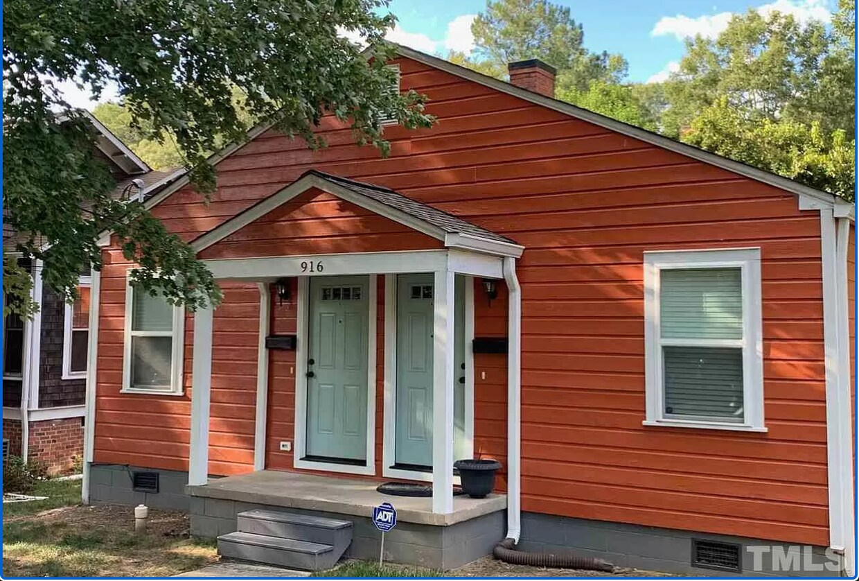 Cute duplex in one of the best neighborhoods in Durham - 916 Exum St
