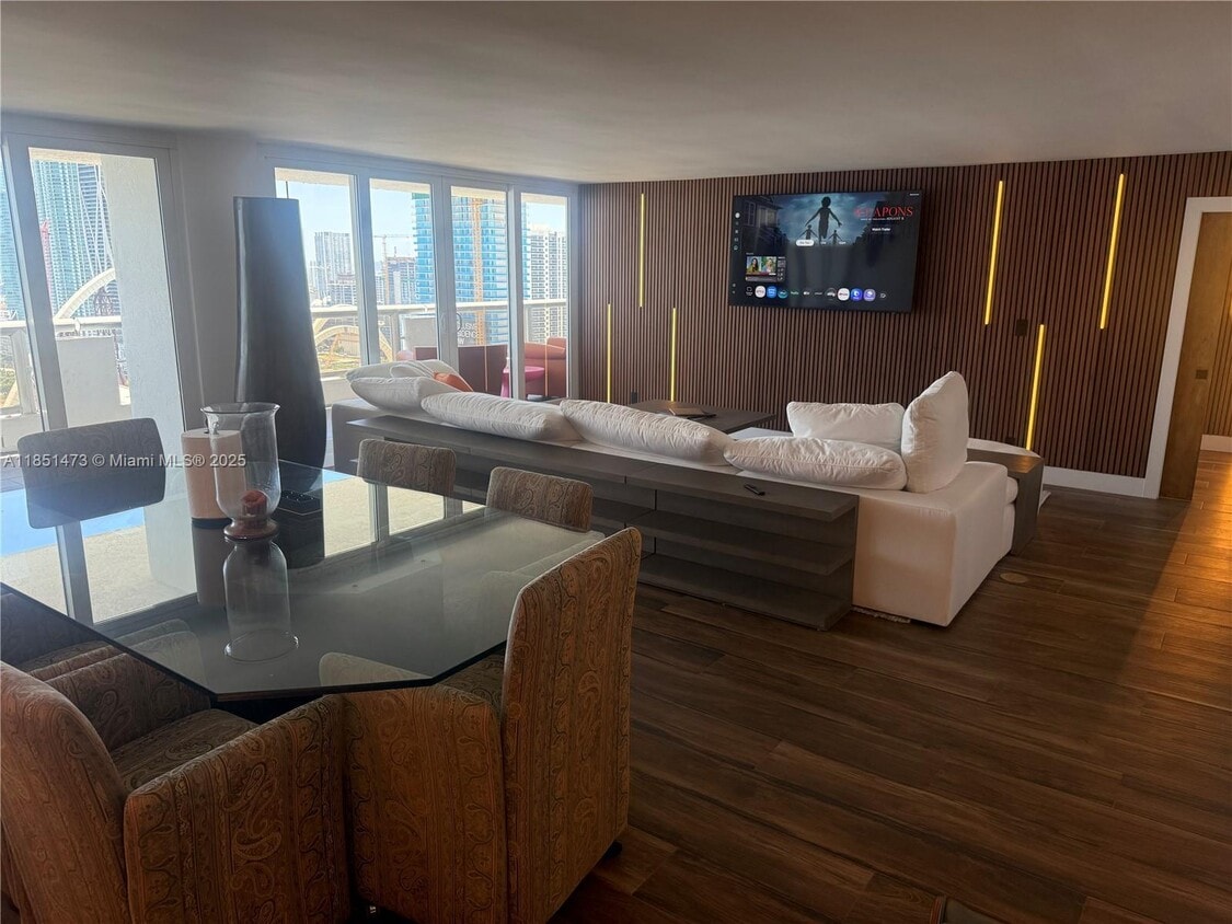 Foto principal - 1717 N Bayshore Dr