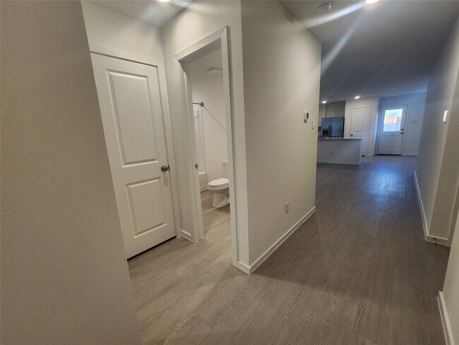 Foto del edificio - 715 Amberwood Creek Dr