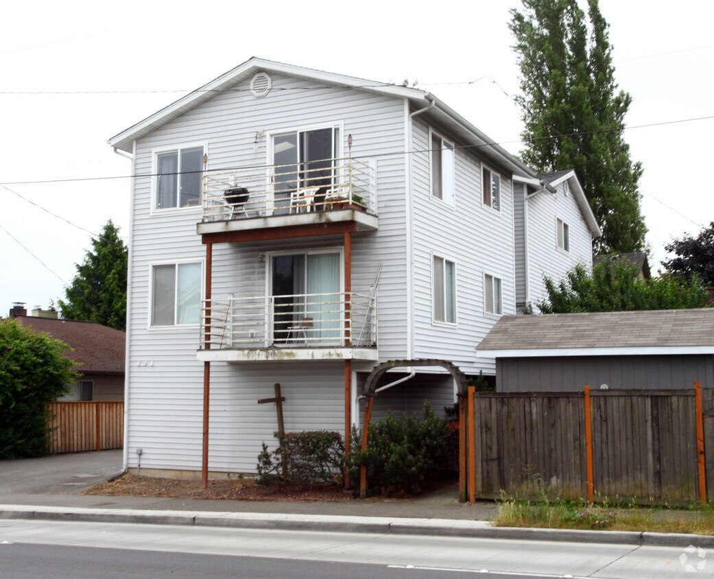 Building Photo - 621 NW 85th St