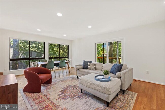 Foto del edificio - 9411 Fernwood Rd