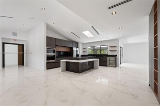 Building Photo - 5020 Hawkhurst Ave