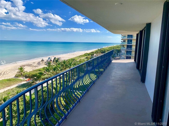 Foto del edificio - 8877 Collins Ave