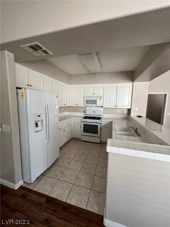 Foto del edificio - 9901 Trailwood Dr