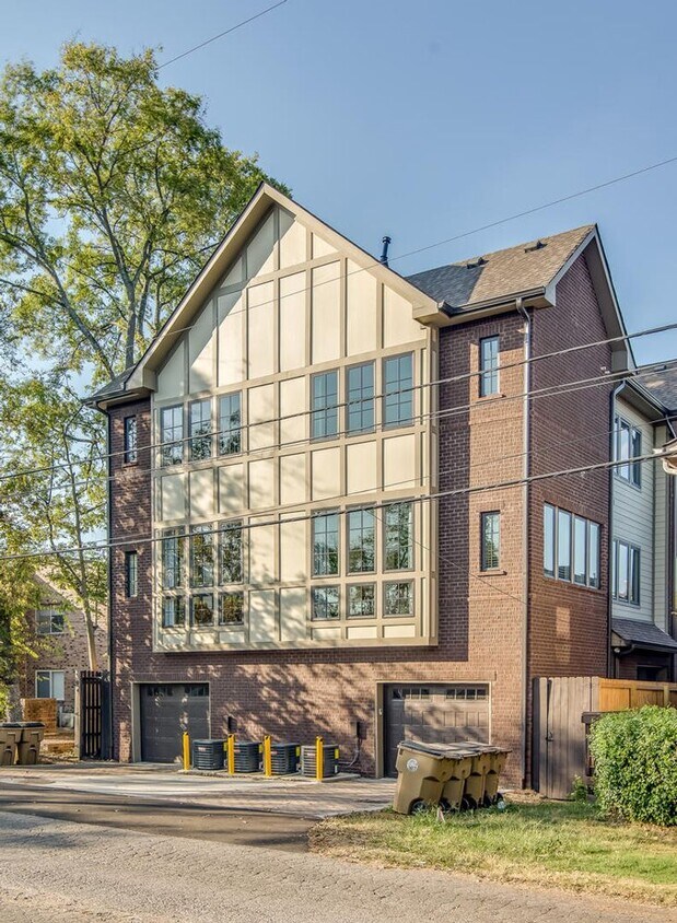 Beautifully appointed 3-bedroom furnished townhome in sought-after Hillsboro Village! - Beautifully appointed 3-bedroom furnished townhome in sought-after Hillsboro Village!