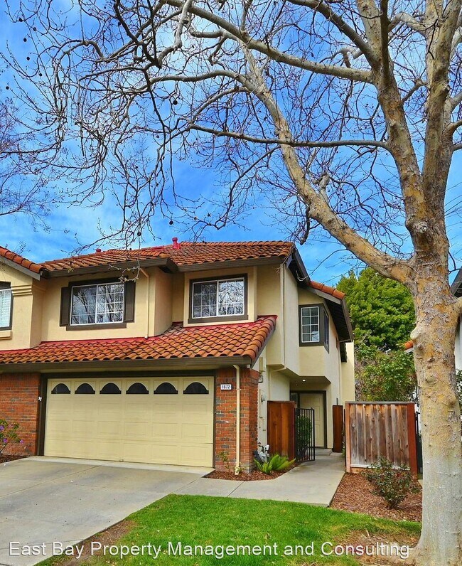 Building Photo - 4 br, 2.5 bath House - 1672 Holly Cir.