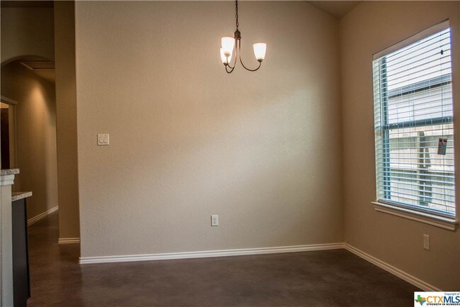 Building Photo - 2534 Pahmeyer Rd