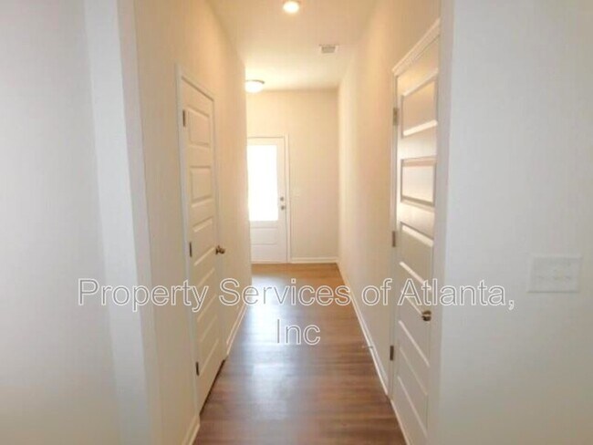 Building Photo - 246 Dupont Dr