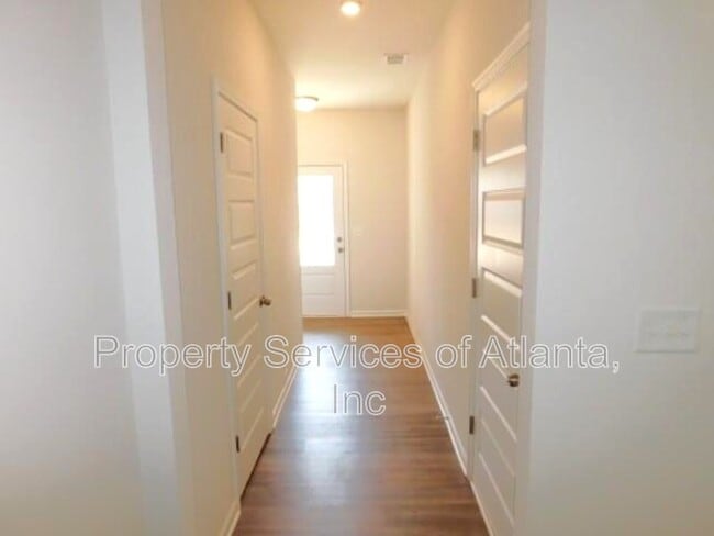 Foto del edificio - 246 Dupont Dr