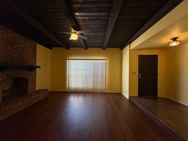 Foto del edificio - 64 W Brown Rd