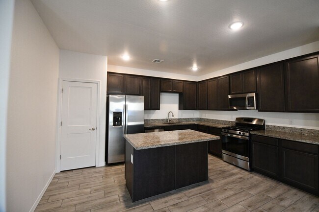 Foto del edificio - 165 W Seaside Dr