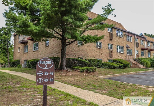 Building Photo - 40 College Dr