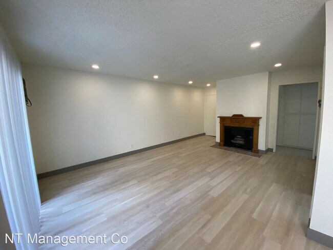 Building Photo - 2 br, 1 bath Apartment - 3546 Hughes Ave 3...