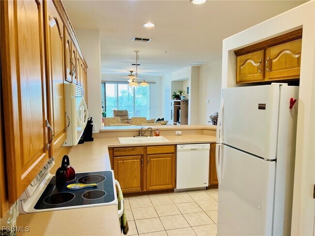 Building Photo - 20061 Sanibel View Cir
