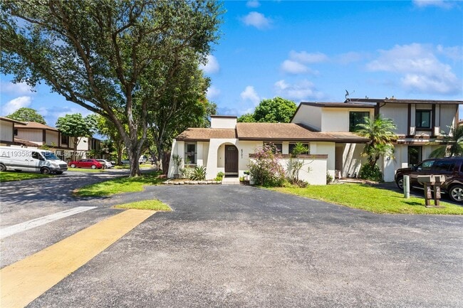 Building Photo - 6701 SW 129th Ct