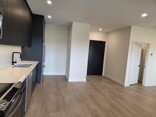 Building Photo - 4300 Laurier Pky