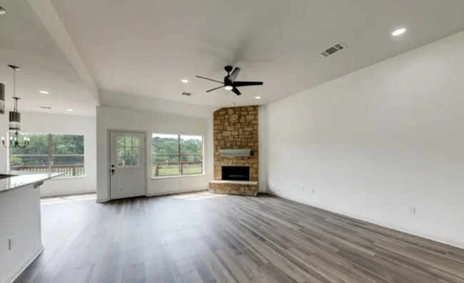 Building Photo - 913 Long Meadow