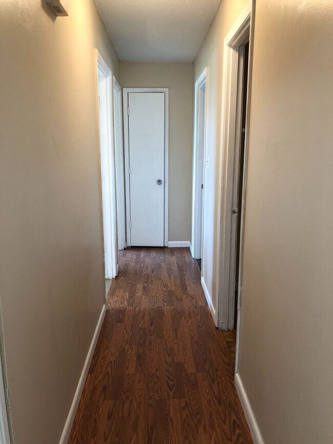 Foto del edificio - 4 Bed 1 Bath Home | Pet Friendly | Washer Dryer Hook Ups | Section 8 Welcome