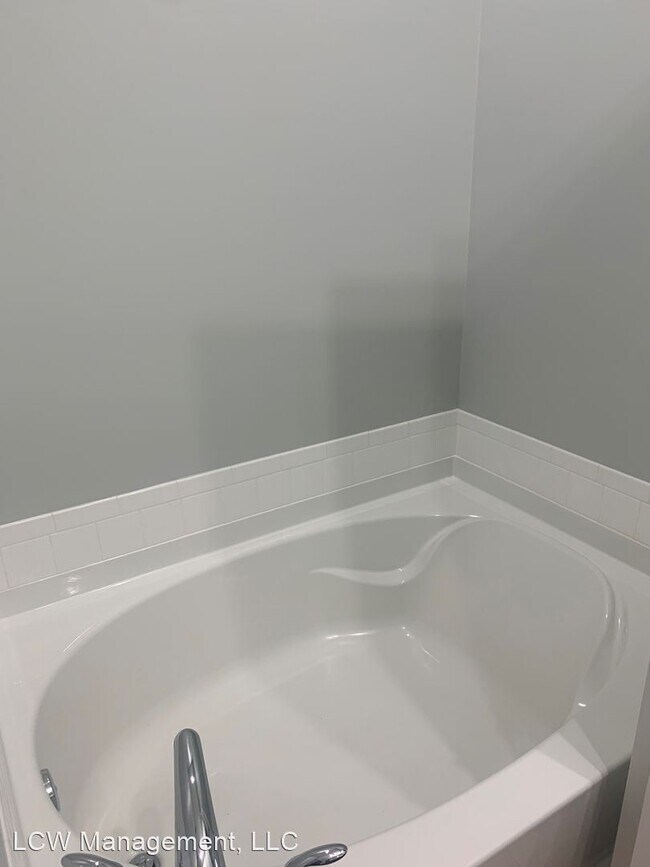 Building Photo - 3 br, 2.5 bath House - 959 Silverleaf Drive