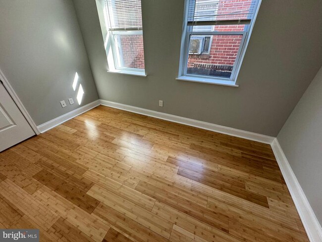 Building Photo - 6725 Elmwood Ave