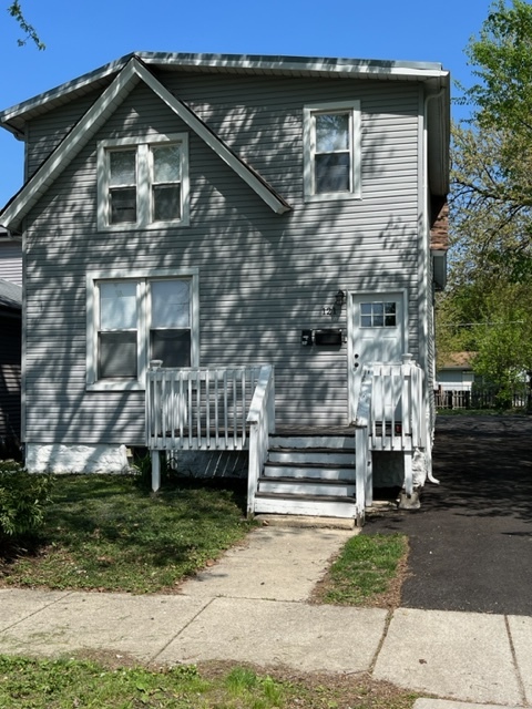 Shaded front porch on quiet street. - 121 Washington Ave