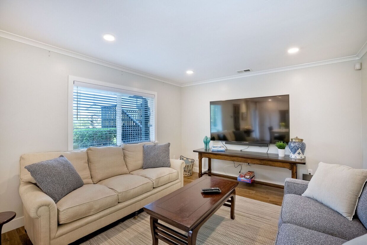 Foto principal - 3080 Lincoln St