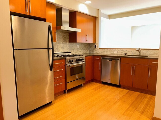 Foto del edificio - 6025C California Ave SW