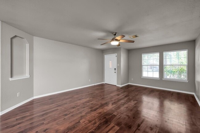 Foto del edificio - 19114 Mission Fort Ln