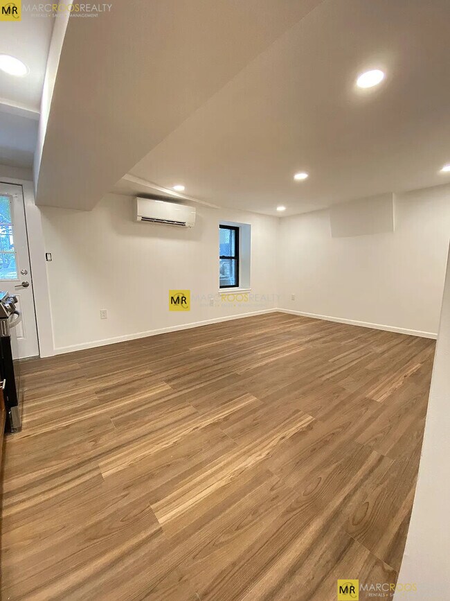 Foto del edificio - 775 Parker St