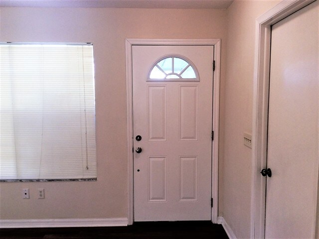 Foto del edificio - 9436 Bud Wood St