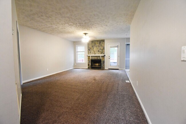 Foto del edificio - 3 Bedroom 2 Bathroom Home- Pets Considered