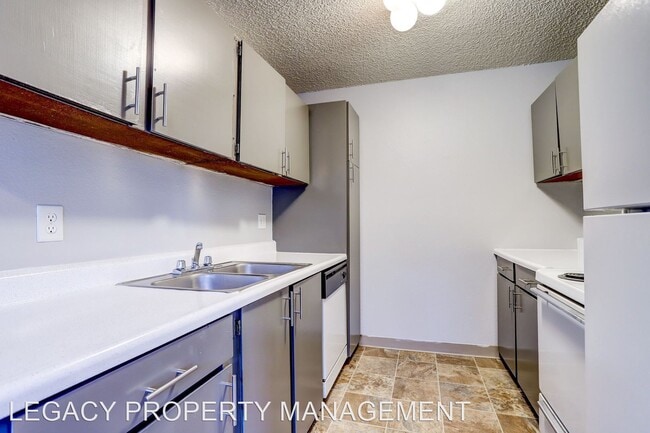 Building Photo - 2675 SE 162nd Ave
