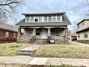 Building Photo - 110 W Lindburg St
