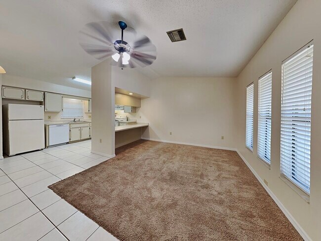 Foto del edificio - 32716 Blossom Ln