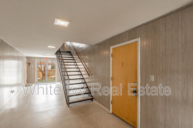 Foto del edificio - 818 University Ave