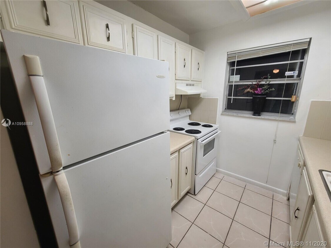 Primary Photo - 3265 Griffin Rd