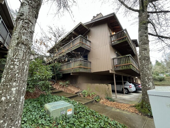 Foto del edificio - Newly Renovated 1Bd + 1Ba Condo in West Haven-Sylvan! No Stairs, Direct Access, Parking + Pool, S...