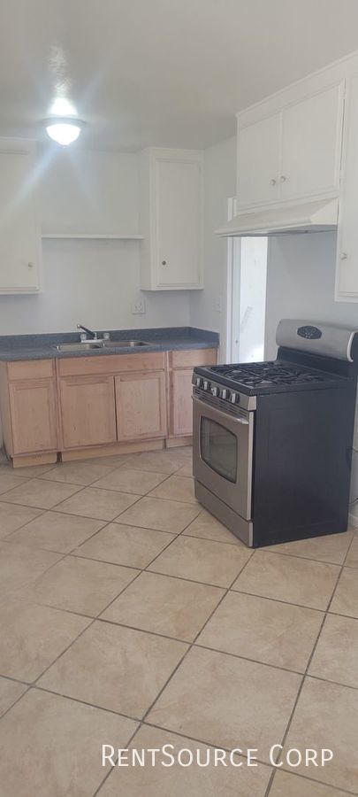 Building Photo - 3 Bedroom  1 Bath Single Family Home in Yermo