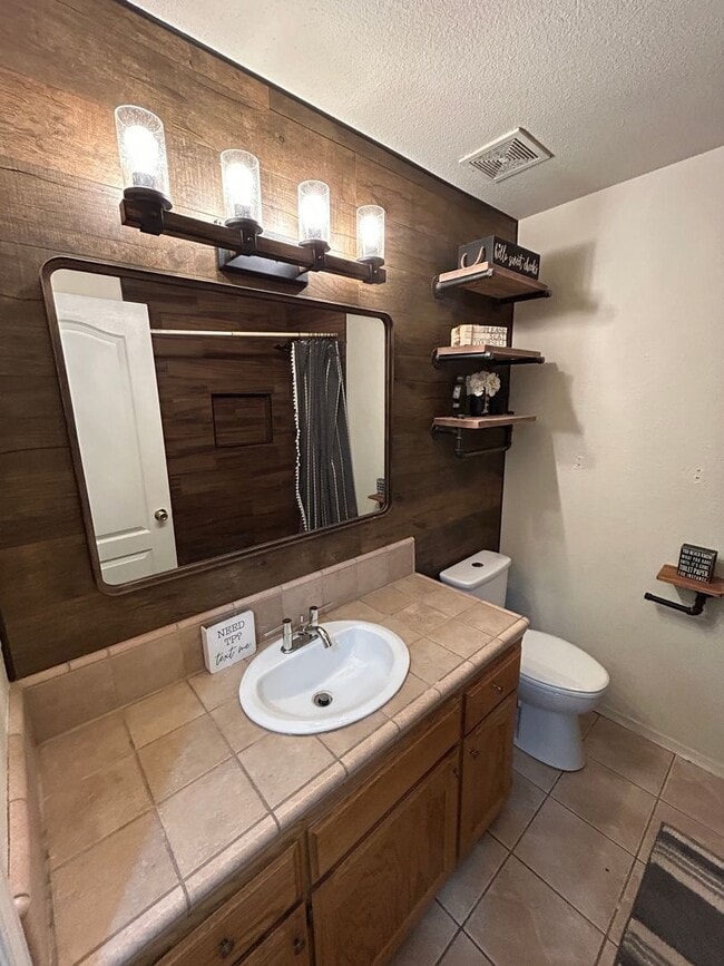 Building Photo - Spacious, open and upgraded home in Northwest Hanford....with 30 solar panels!!!