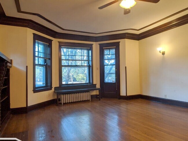 Building Photo - 2825 W Logan Blvd