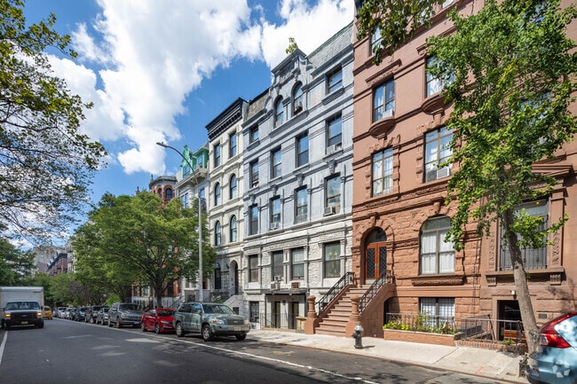 Building Photo - 127 W 81st St