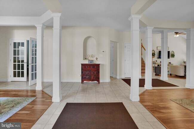 Building Photo - 411 Oak Hill Ln
