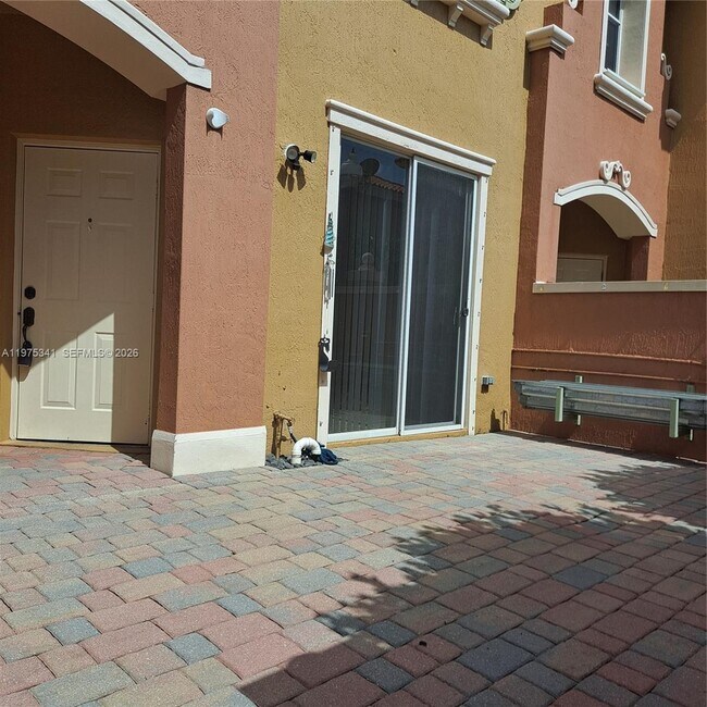 Foto del edificio - 642 SW 106th Ave