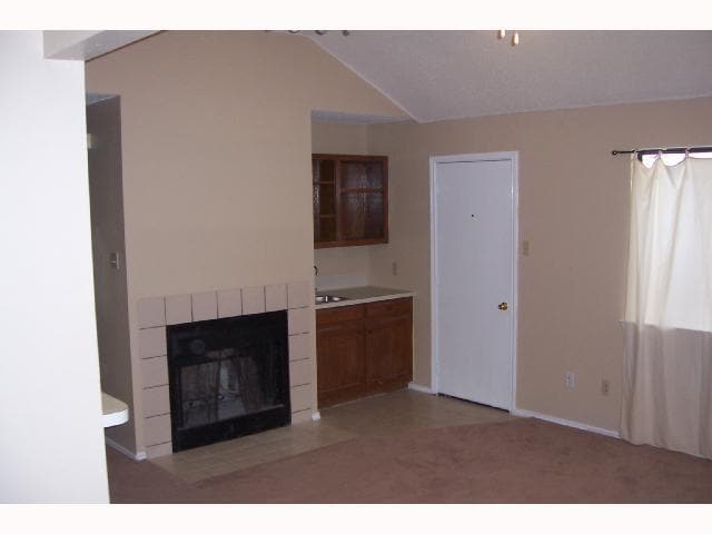 Building Photo - 825 Mica Ln